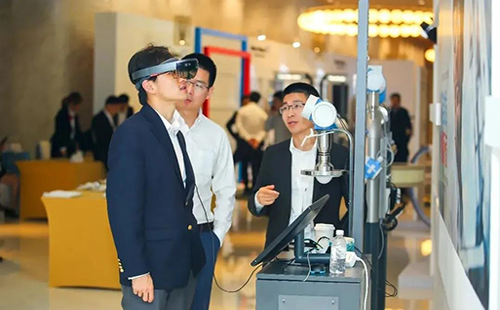 E+H用HoloLens对雷达物位计进行指导和调试 E+H用HoloLens对雷达物位计进行指导和调试