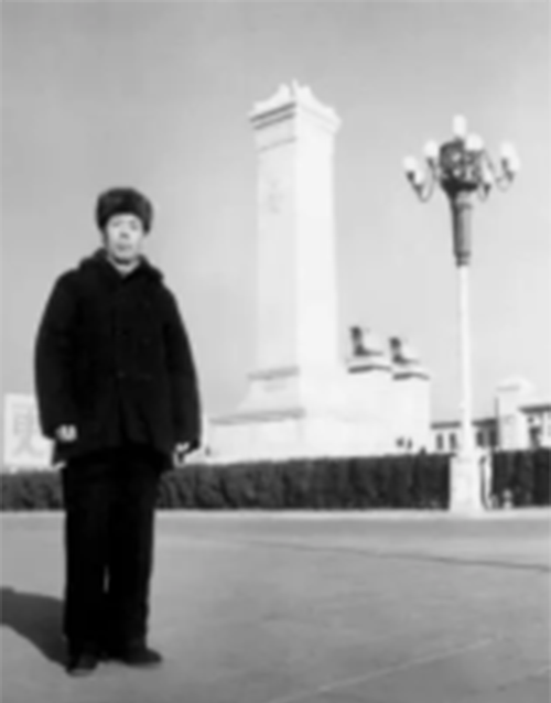 李幕愚1972 年在天安门广场留影 李幕愚1972 年在天安门广场留影