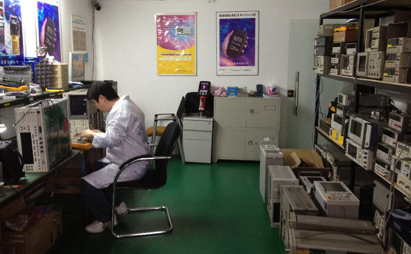 仪表工在修理仪表-//m.fkswng.com/tech/1228.html