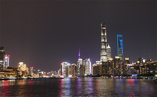 黄浦江的夜晚不再宁静 黄浦江的夜晚不再宁静